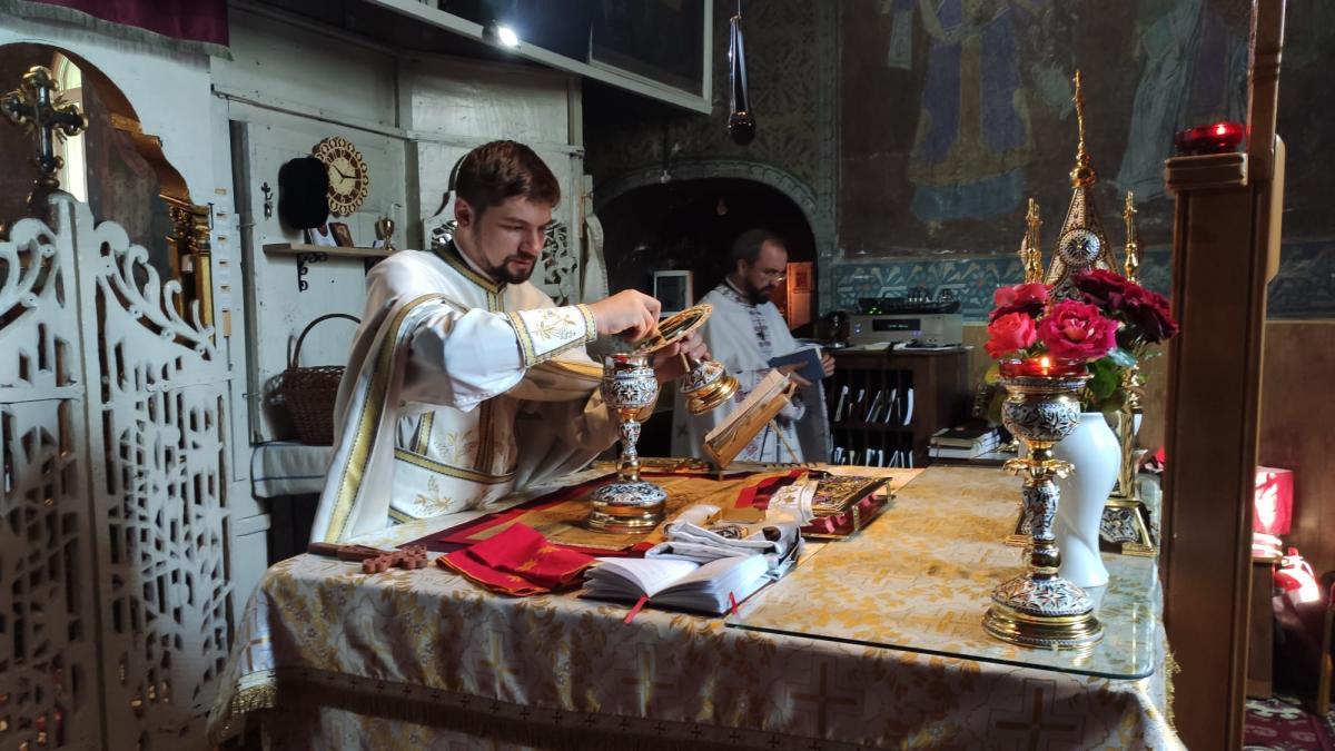 Sfânta liturghie și sfințire veșminte