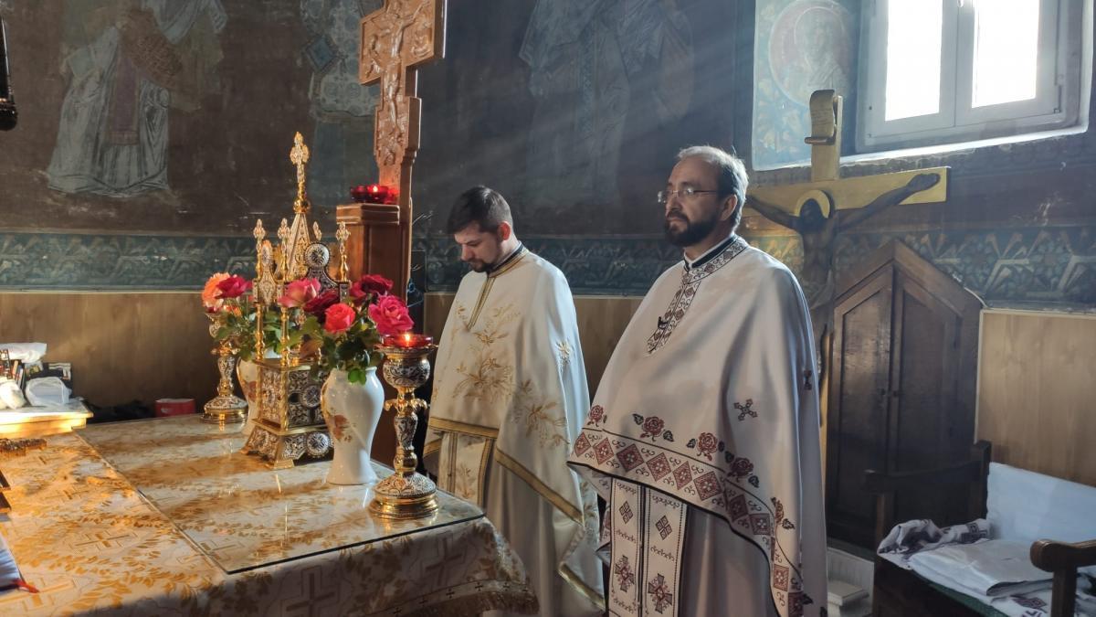 Sfânta liturghie și sfințire veșminte